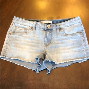 Levi shorty shorts